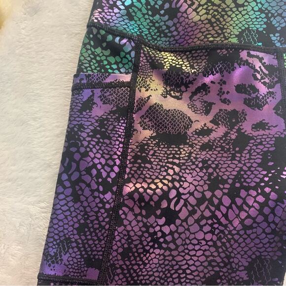 CVG Constantly varied gear size small black iridescent leggings ankle workout li - Picture 4 of 7